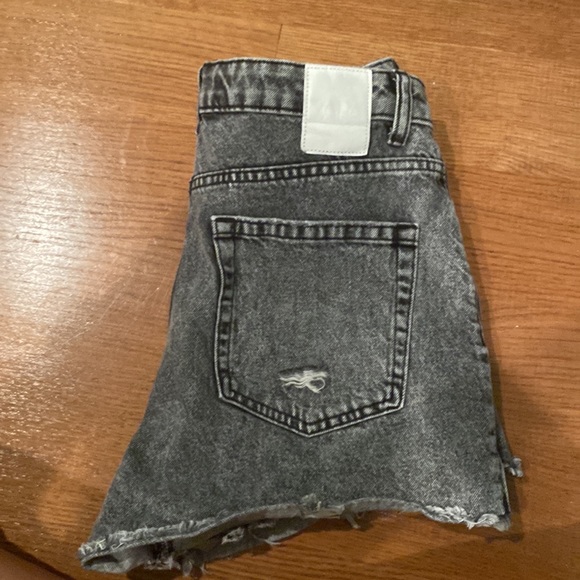 Zara gray jean shorts - Picture 3 of 3